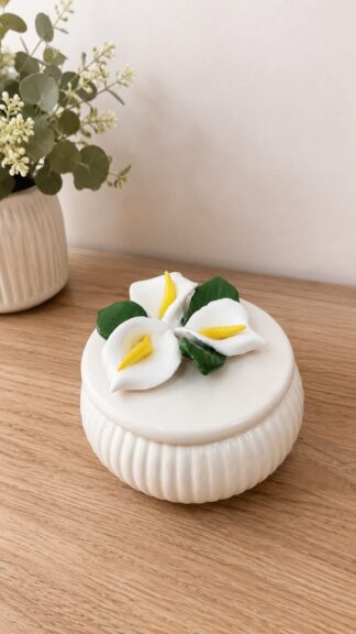 Porta joias flor copo de leite branco